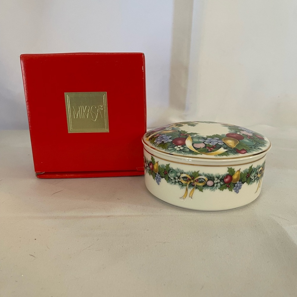 Mikasa Christmas Keepsake Box